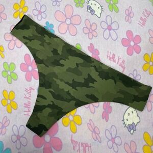 LULULEMON LIGHT AS AIR THONG GREEN CAMOUFLAGE